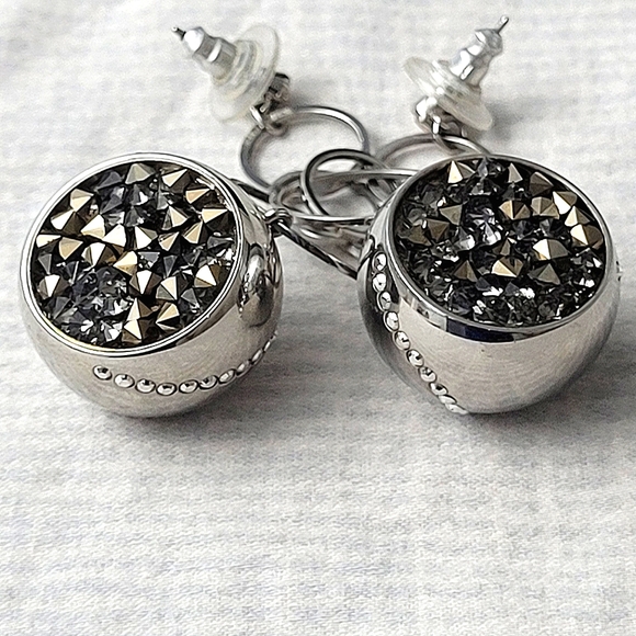 Swarovski Dangle Earrings - Picture 1 of 4